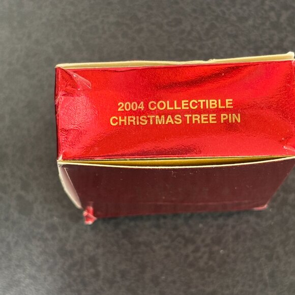 Vintage AVON Collectible 1st Annual Christmas Tree Pin Original Box 2004 - Picture 4 of 12